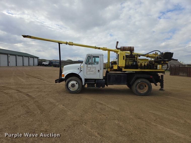 image for item ER1528 1991 International 4700 drilling rig truck
