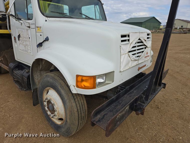 image for item ER1528 1991 International 4700 drilling rig truck
