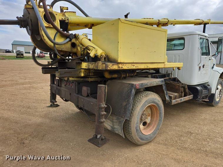 image for item ER1528 1991 International 4700 drilling rig truck