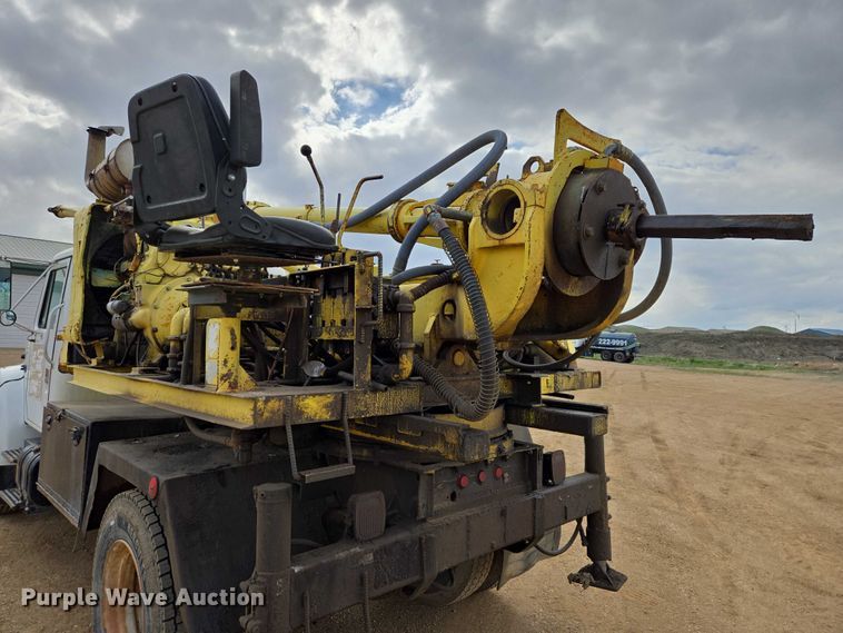 image for item ER1528 1991 International 4700 drilling rig truck