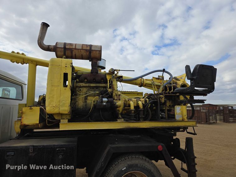 image for item ER1528 1991 International 4700 drilling rig truck