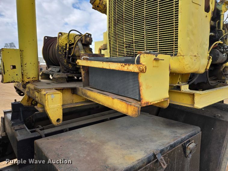 image for item ER1528 1991 International 4700 drilling rig truck