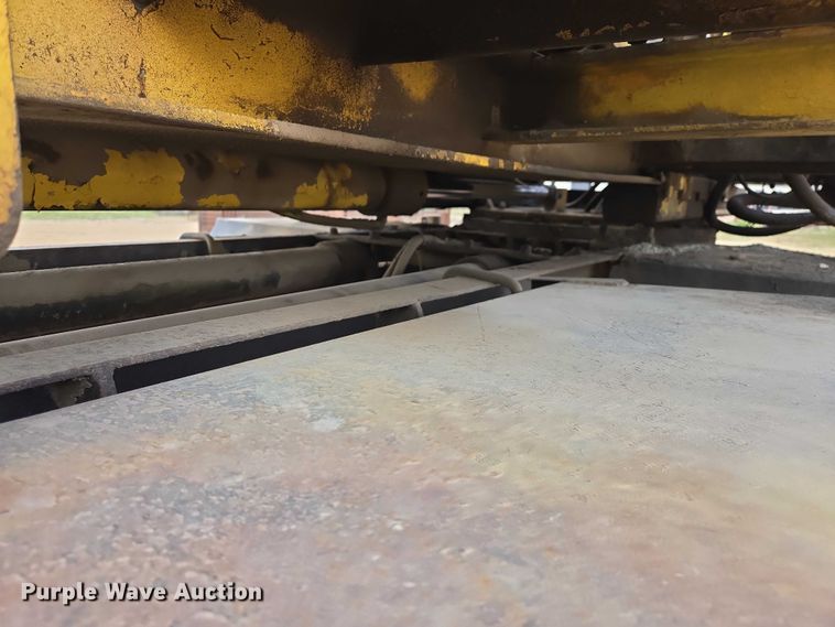 image for item ER1528 1991 International 4700 drilling rig truck