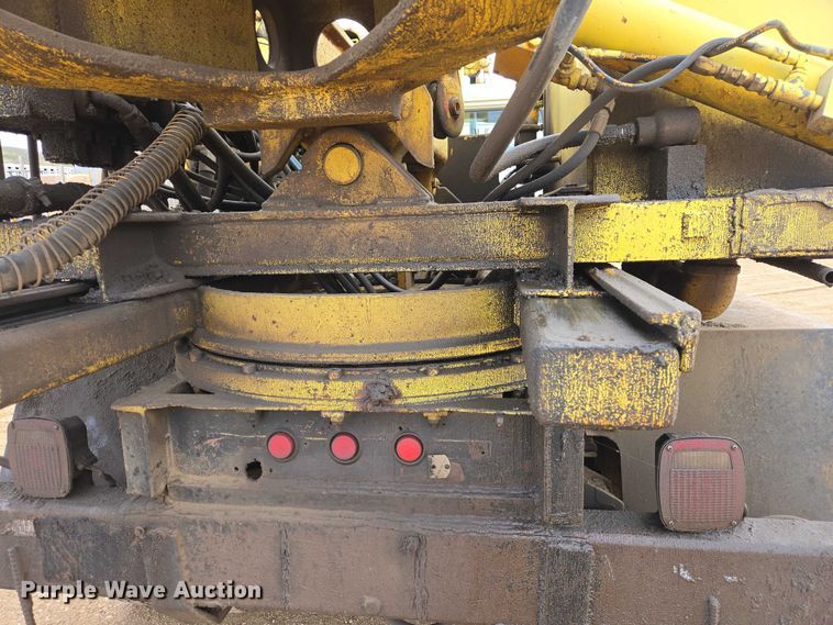image for item ER1528 1991 International 4700 drilling rig truck