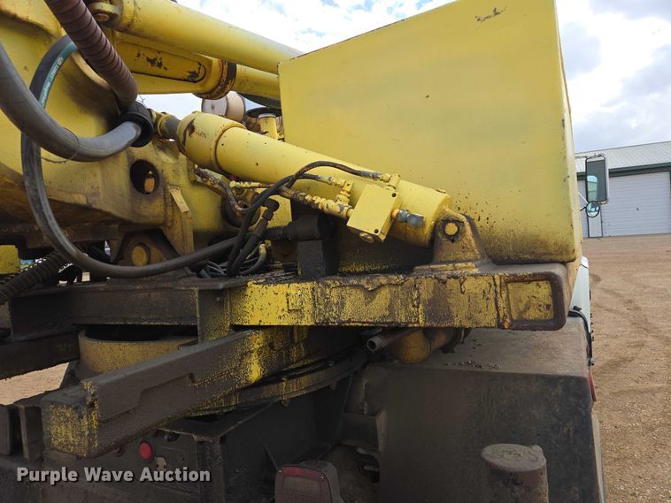 image for item ER1528 1991 International 4700 drilling rig truck