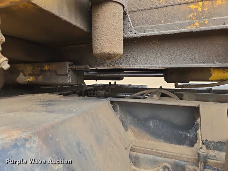 image for item ER1528 1991 International 4700 drilling rig truck
