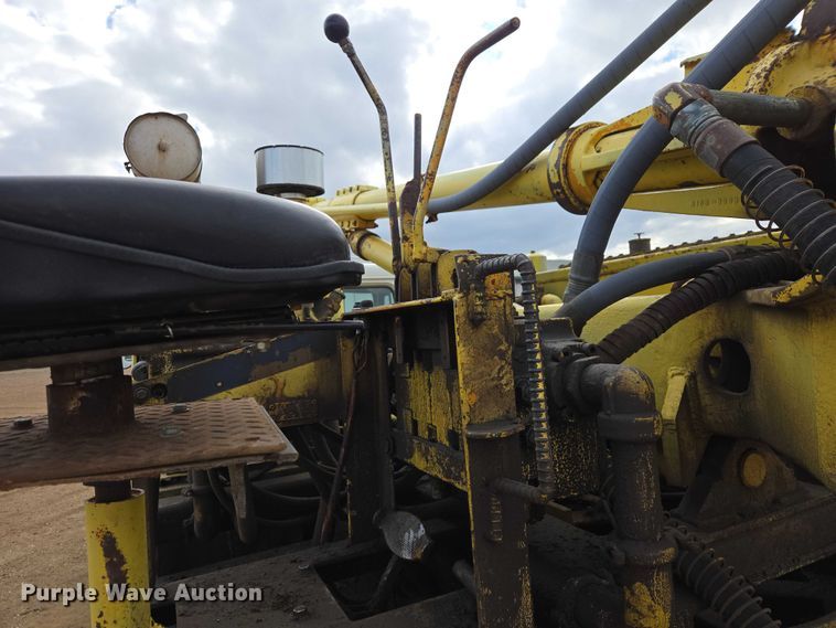 image for item ER1528 1991 International 4700 drilling rig truck