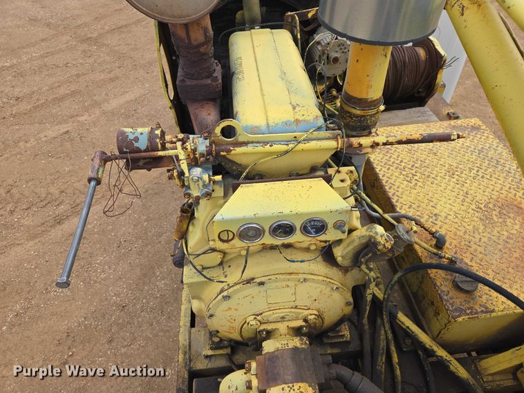 image for item ER1528 1991 International 4700 drilling rig truck