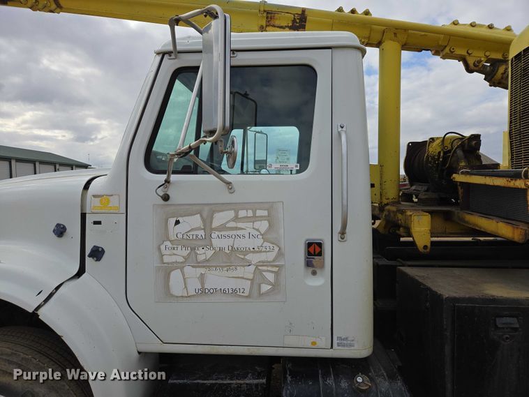 image for item ER1528 1991 International 4700 drilling rig truck