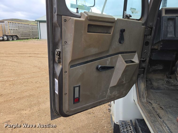 image for item ER1528 1991 International 4700 drilling rig truck