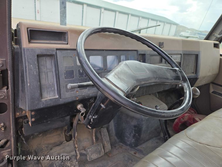 image for item ER1528 1991 International 4700 drilling rig truck