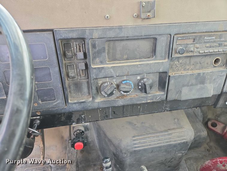 image for item ER1528 1991 International 4700 drilling rig truck