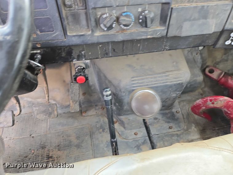 image for item ER1528 1991 International 4700 drilling rig truck