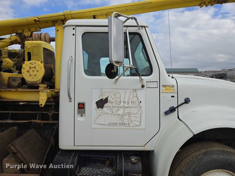 image for item ER1528 1991 International 4700 drilling rig truck
