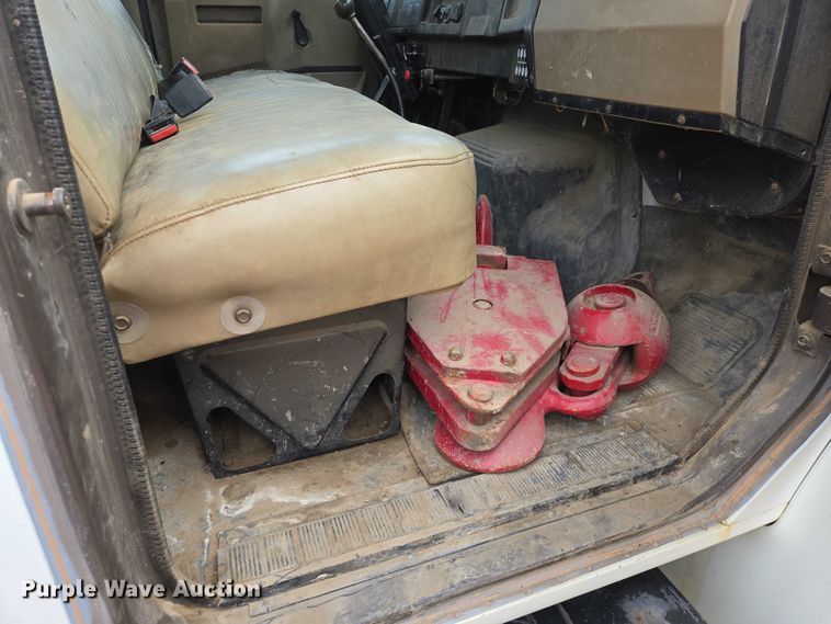 image for item ER1528 1991 International 4700 drilling rig truck