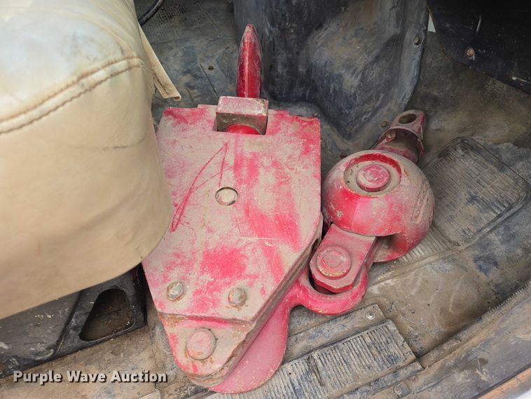 image for item ER1528 1991 International 4700 drilling rig truck