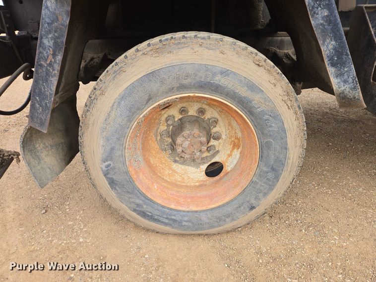 image for item ER1528 1991 International 4700 drilling rig truck