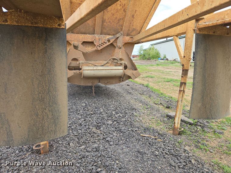 image for item ER1529 2000 Ranco BT-129 bottom dump trailer
