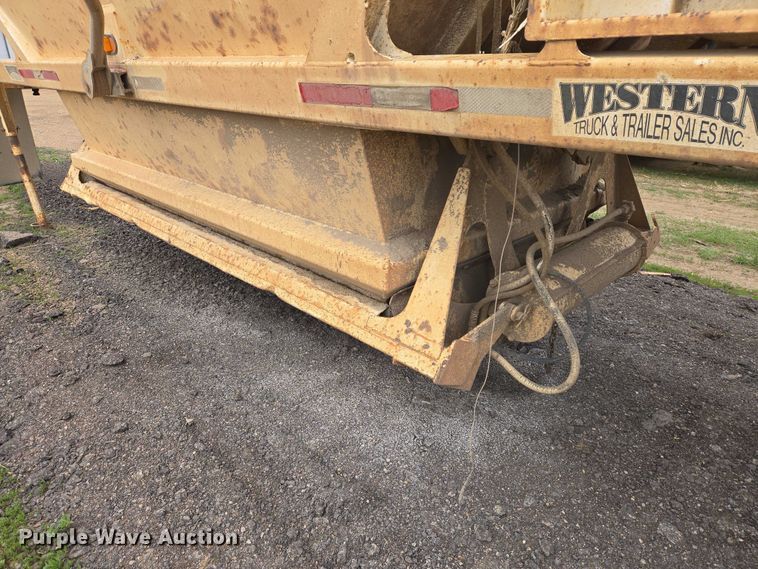 image for item ER1529 2000 Ranco BT-129 bottom dump trailer