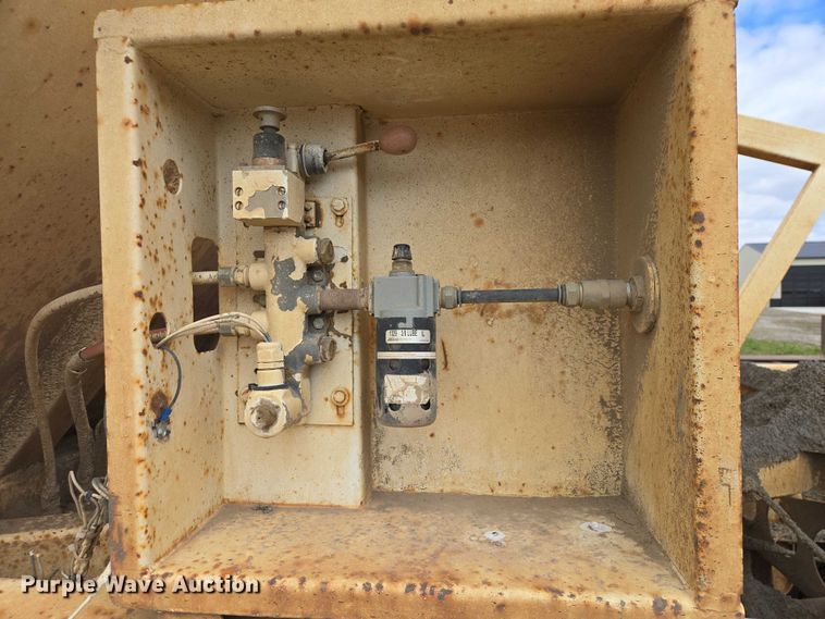 image for item ER1529 2000 Ranco BT-129 bottom dump trailer