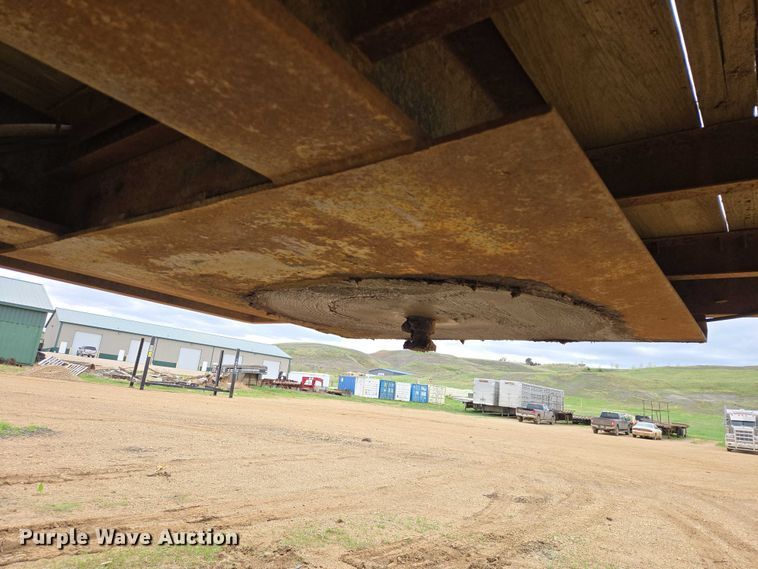 image for item ER1530 1999 Wallace drop deck equipment trailer