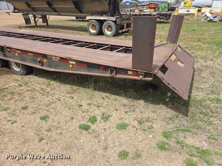 image for item ER1530 1999 Wallace drop deck equipment trailer