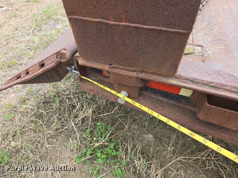 image for item ER1530 1999 Wallace drop deck equipment trailer