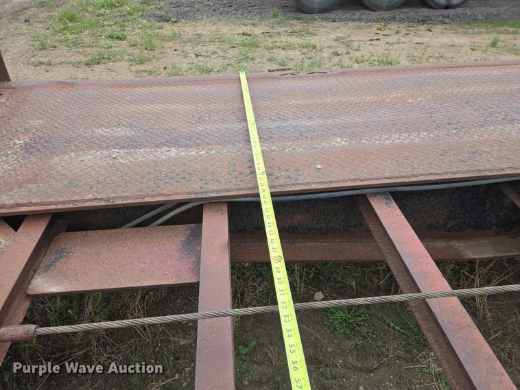 image for item ER1530 1999 Wallace drop deck equipment trailer