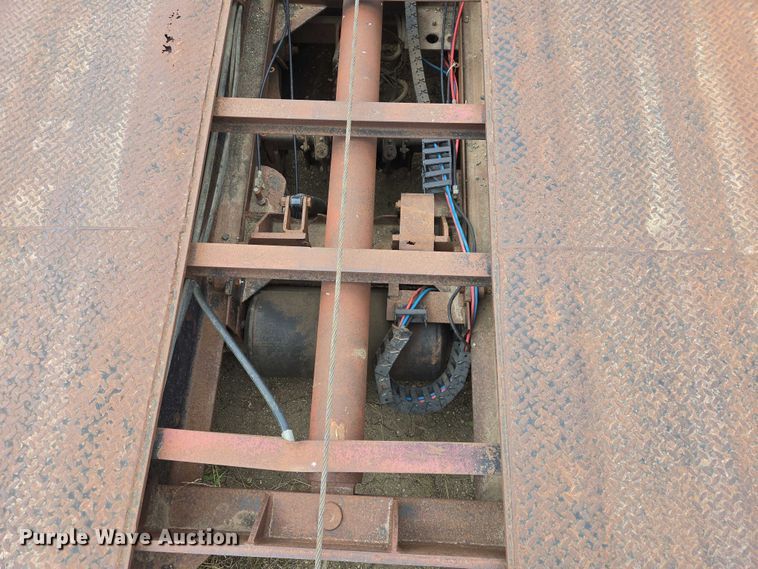 image for item ER1530 1999 Wallace drop deck equipment trailer