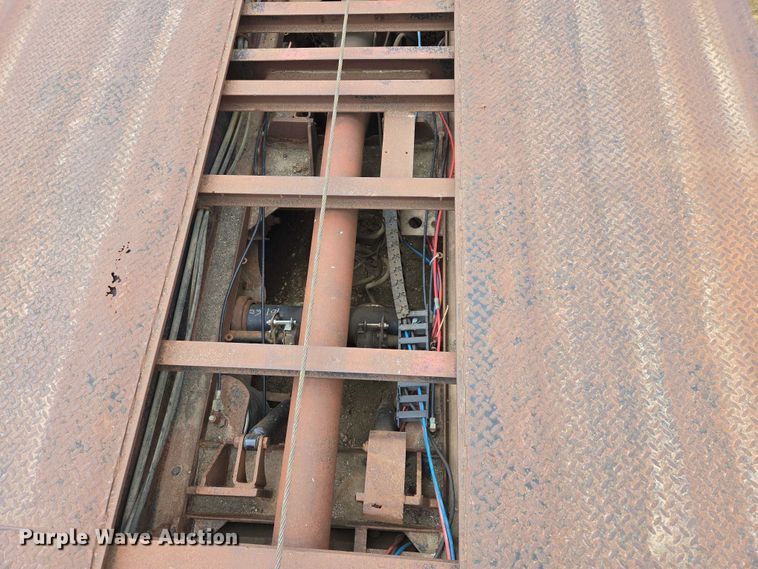 image for item ER1530 1999 Wallace drop deck equipment trailer