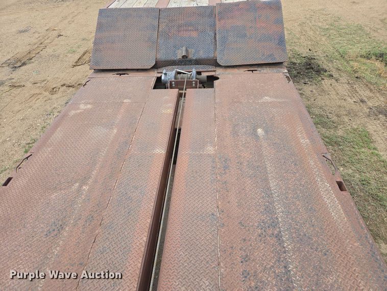 image for item ER1530 1999 Wallace drop deck equipment trailer