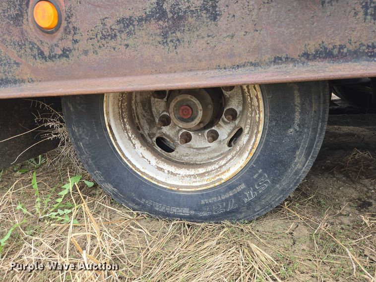image for item ER1530 1999 Wallace drop deck equipment trailer