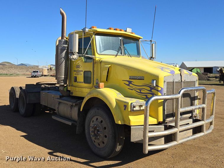 image for item ER1531 2000 Kenworth T800 semi truck