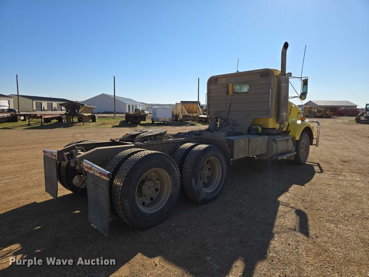 image for item ER1531 2000 Kenworth T800 semi truck