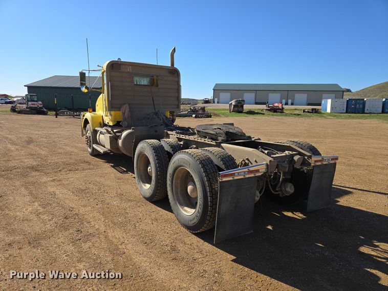 image for item ER1531 2000 Kenworth T800 semi truck