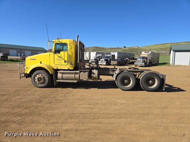 image for item ER1531 2000 Kenworth T800 semi truck