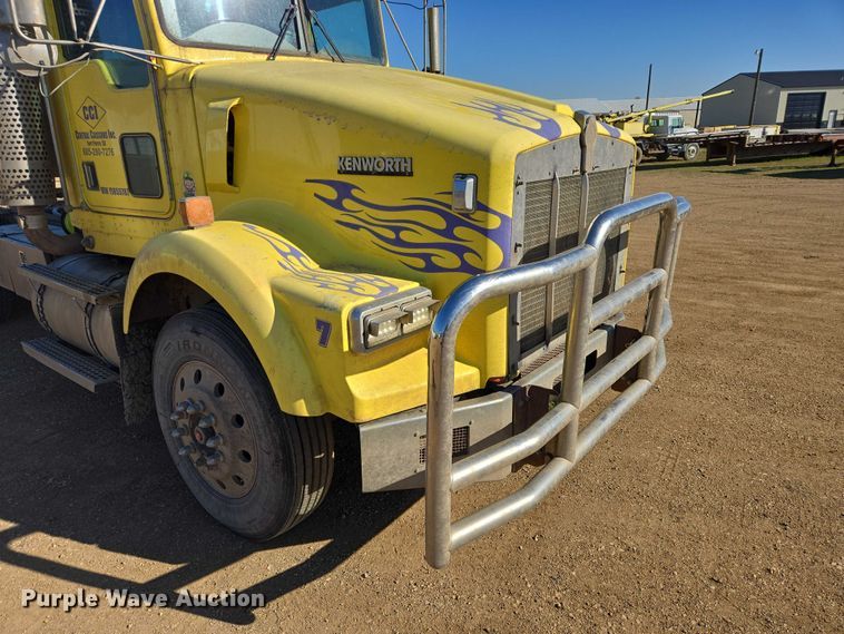 image for item ER1531 2000 Kenworth T800 semi truck