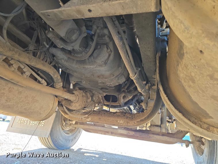 image for item ER1531 2000 Kenworth T800 semi truck