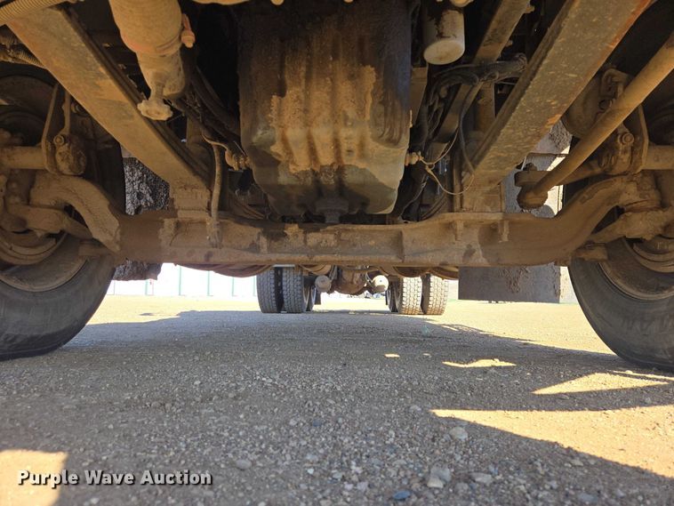 image for item ER1531 2000 Kenworth T800 semi truck