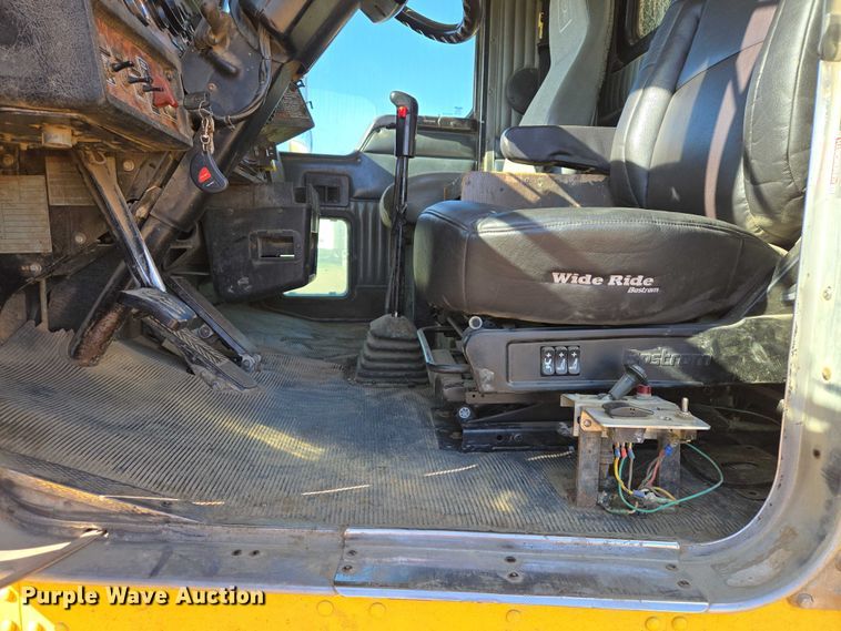 image for item ER1531 2000 Kenworth T800 semi truck