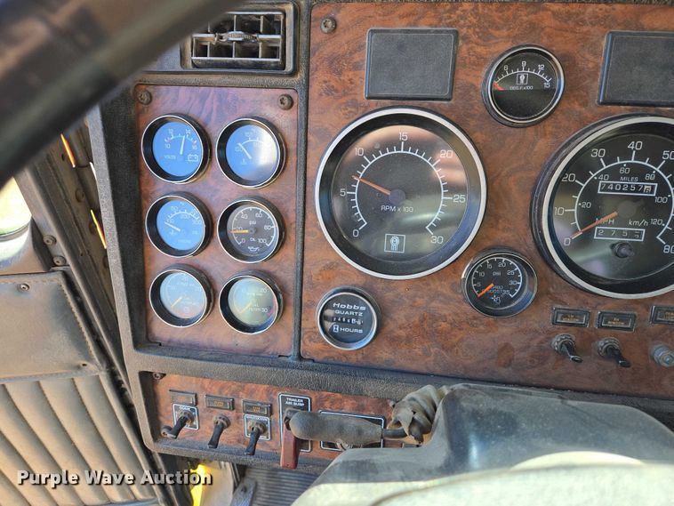 image for item ER1531 2000 Kenworth T800 semi truck