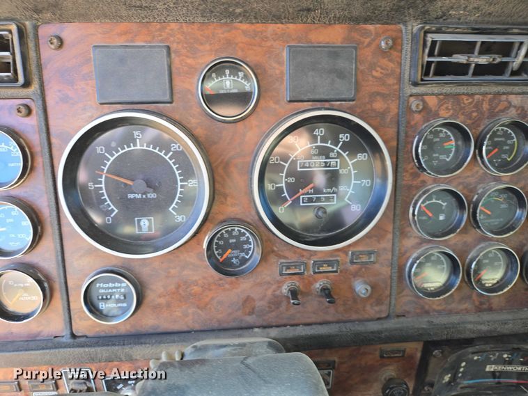 image for item ER1531 2000 Kenworth T800 semi truck