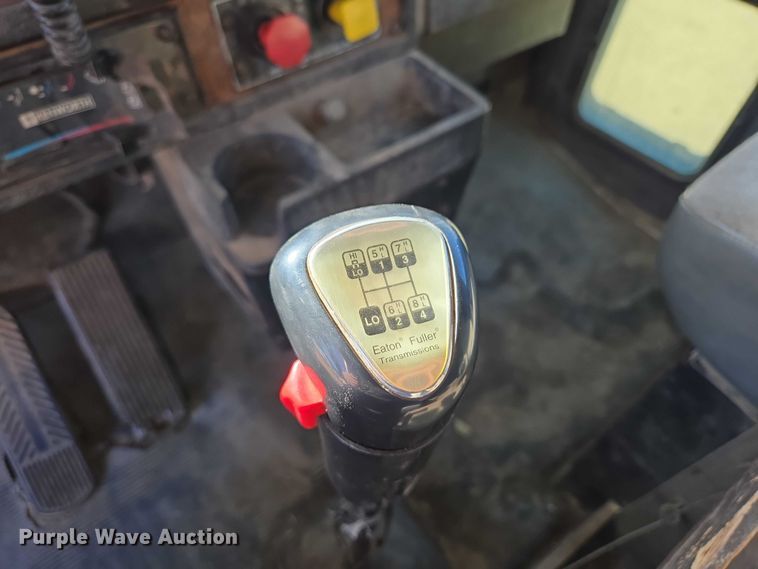 image for item ER1531 2000 Kenworth T800 semi truck