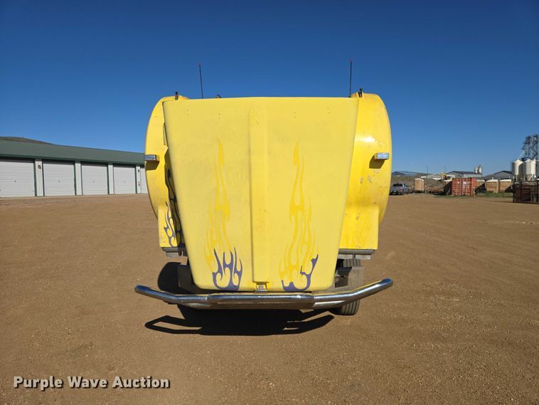 image for item ER1531 2000 Kenworth T800 semi truck