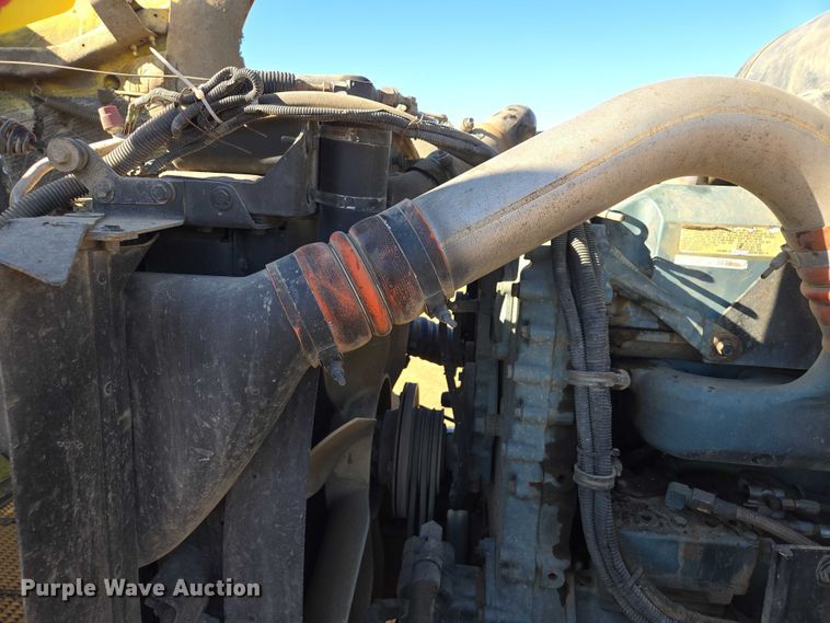 image for item ER1531 2000 Kenworth T800 semi truck