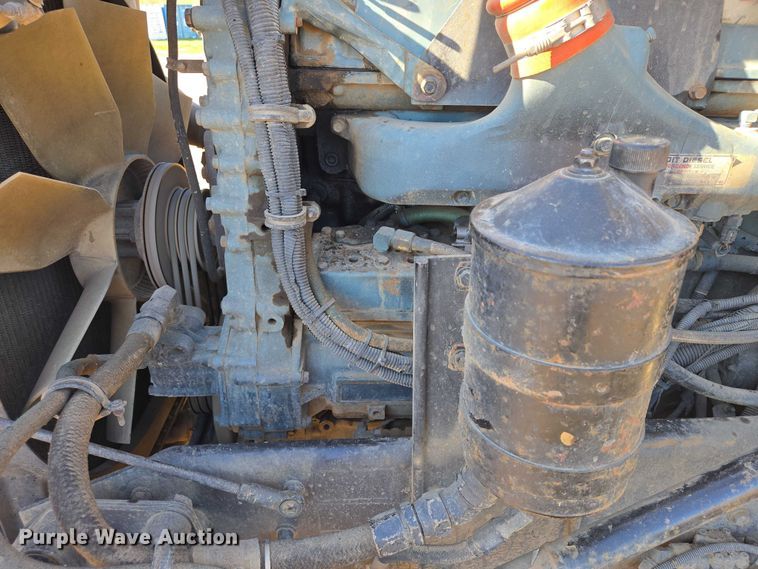 image for item ER1531 2000 Kenworth T800 semi truck