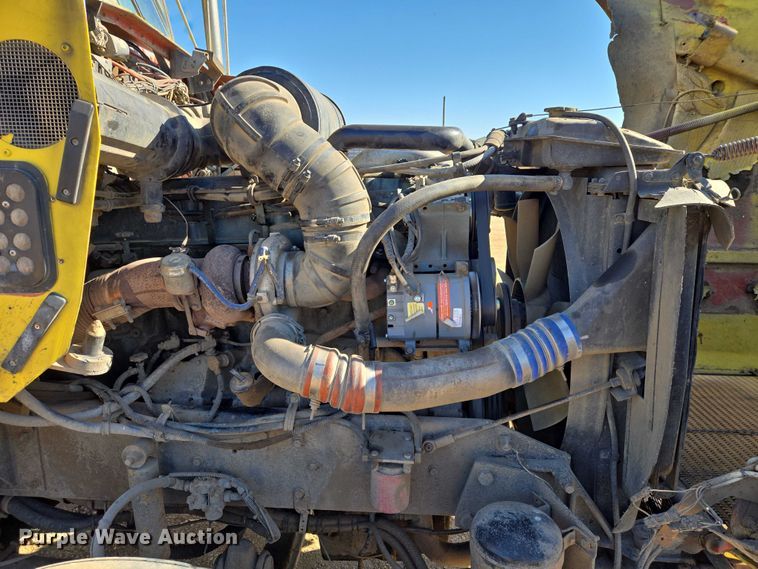 image for item ER1531 2000 Kenworth T800 semi truck