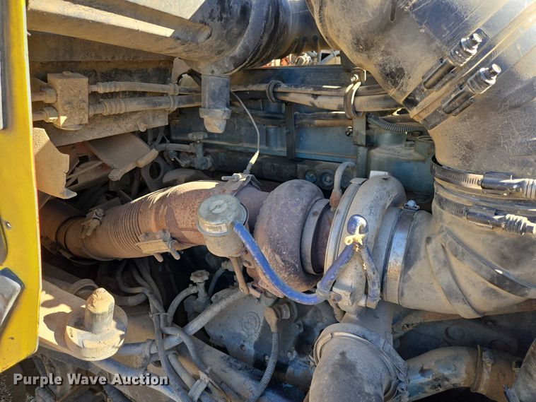 image for item ER1531 2000 Kenworth T800 semi truck