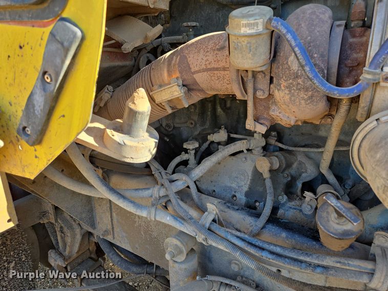 image for item ER1531 2000 Kenworth T800 semi truck