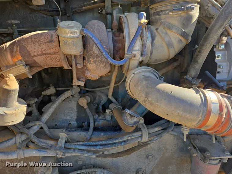 image for item ER1531 2000 Kenworth T800 semi truck